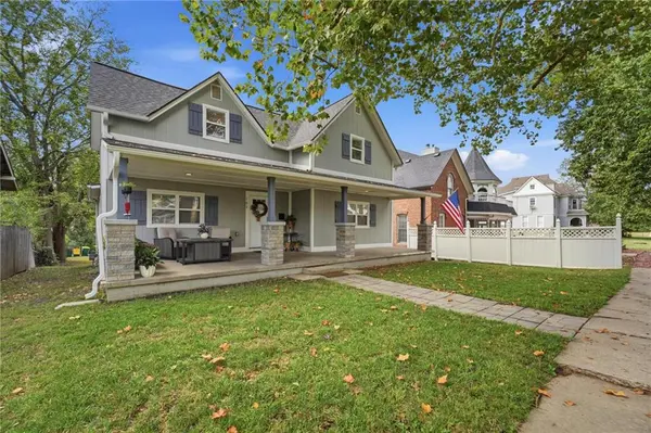 107 E Wea ST, Paola, KS 66071
