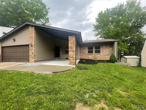1861 Catlin DR, Barnhart, MO 63012