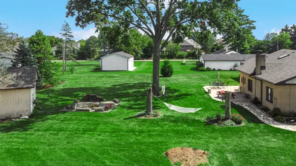 8210 Hillcrest DR, Orland Park, IL 60462