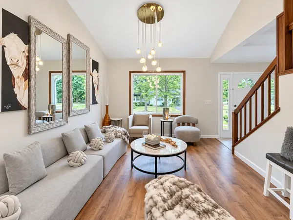 1401 Knoll DR, Naperville, IL 60565