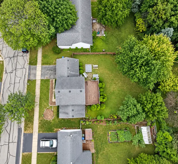 1401 Knoll DR, Naperville, IL 60565