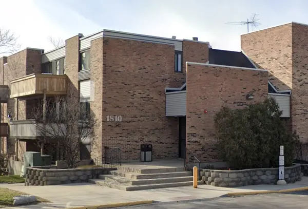 1810 Hemlock PL #208, Schaumburg, IL 60173