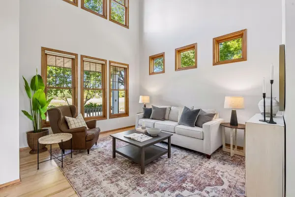 27125 Marsh Pointe CT, Shorewood, MN 55331