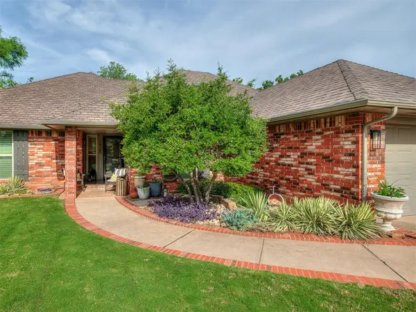 1725 Still Water LN, Edmond, OK 73013