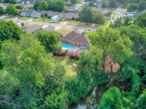 1725 Still Water LN, Edmond, OK 73013