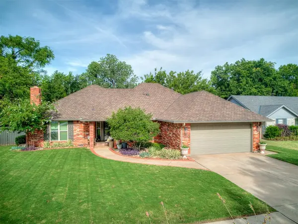 1725 Still Water LN, Edmond, OK 73013