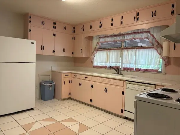 210 Jackson Cir, Tullahoma, TN 37388