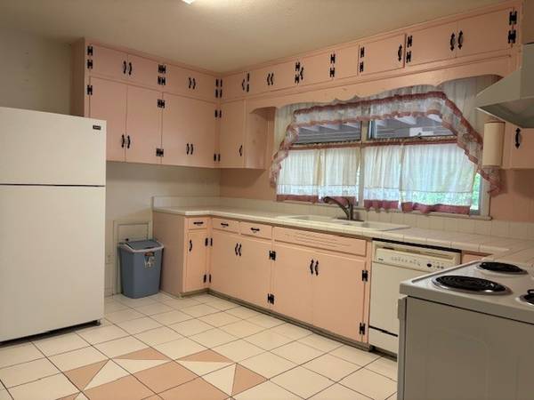 210 Jackson Cir, Tullahoma, TN 37388