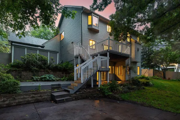 591 Warner AVE S, Mahtomedi, MN 55115