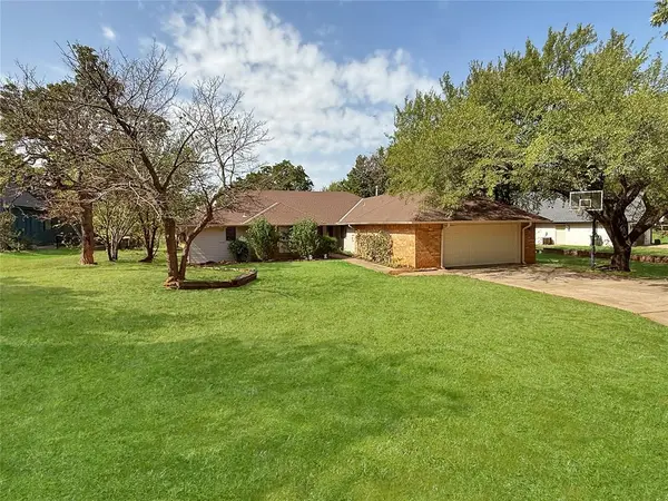 8225 Pleasant Oaks DR, Edmond, OK 73034