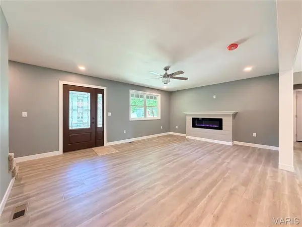 609 Johnny DR, Maryville, IL 62062