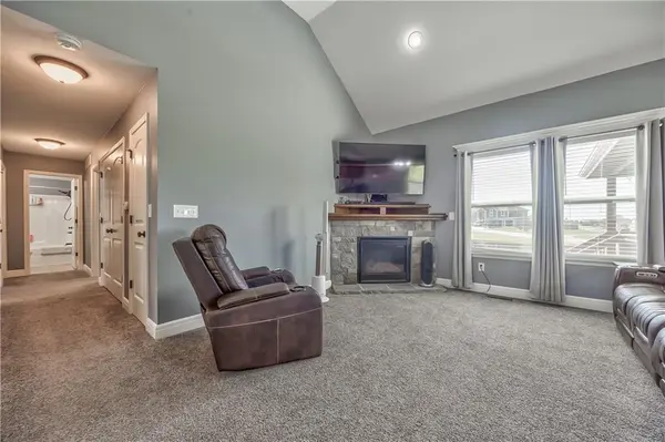 14173 Ashbury CT, Basehor, KS 66007