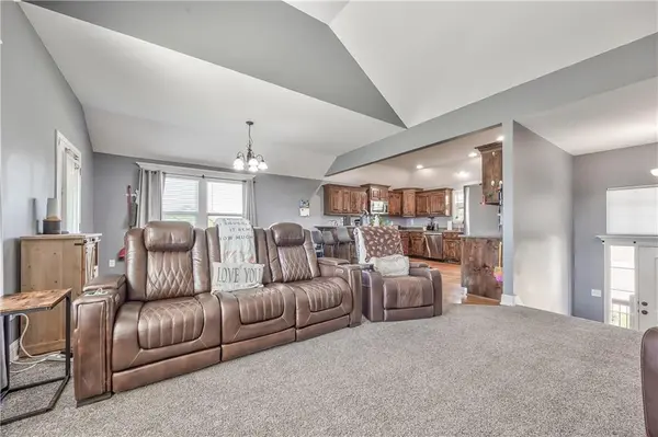 14173 Ashbury CT, Basehor, KS 66007