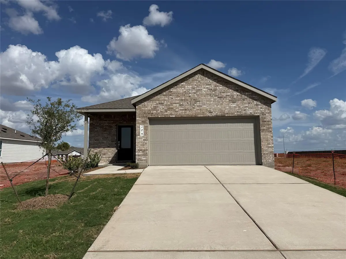 208 Giants PASS, Hutto, TX 78634