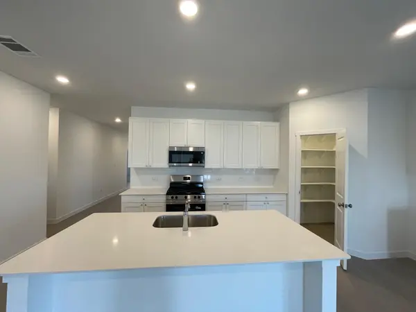 401 Sormonne LOOP, Kyle, TX 78640