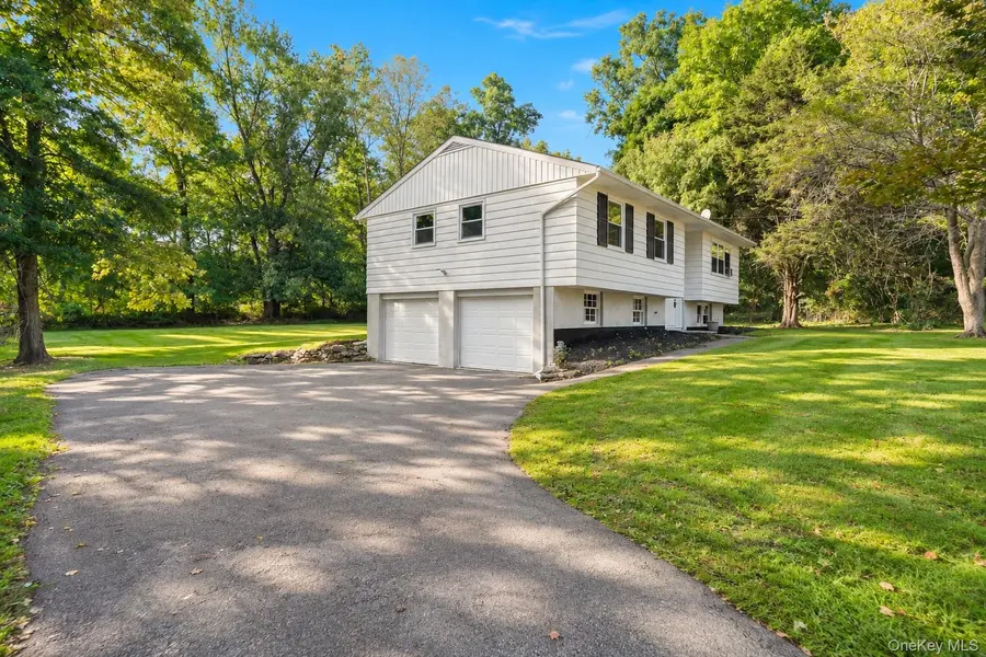15 Vandewater DR, Wappingers Falls, NY 12590