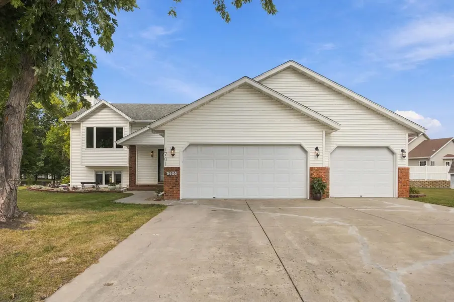 1701 33 1/2 ST S, Moorhead, MN 56560