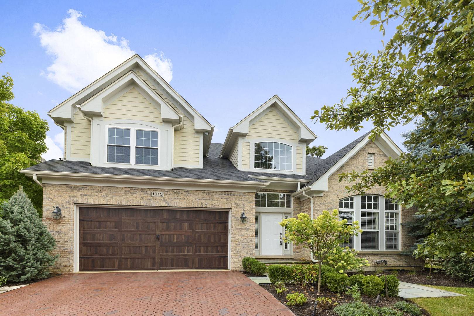 1015 White Pine LN, Western Springs, IL 60558