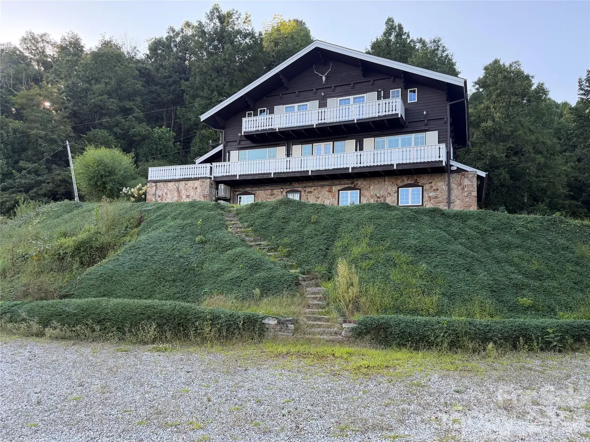 316 Grassy Mountain RD, Little Switzerland, NC 28749