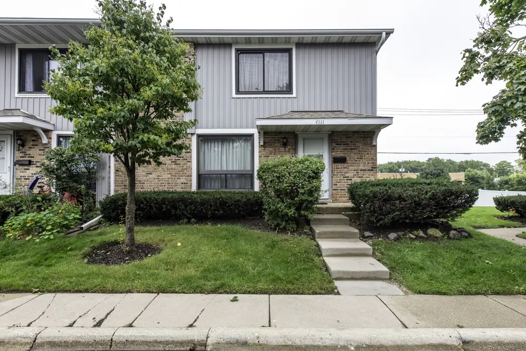 4111 Brentwood LN, Waukegan, IL 60087