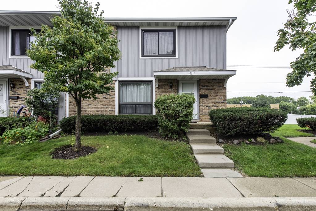 4111 Brentwood LN, Waukegan, IL 60087