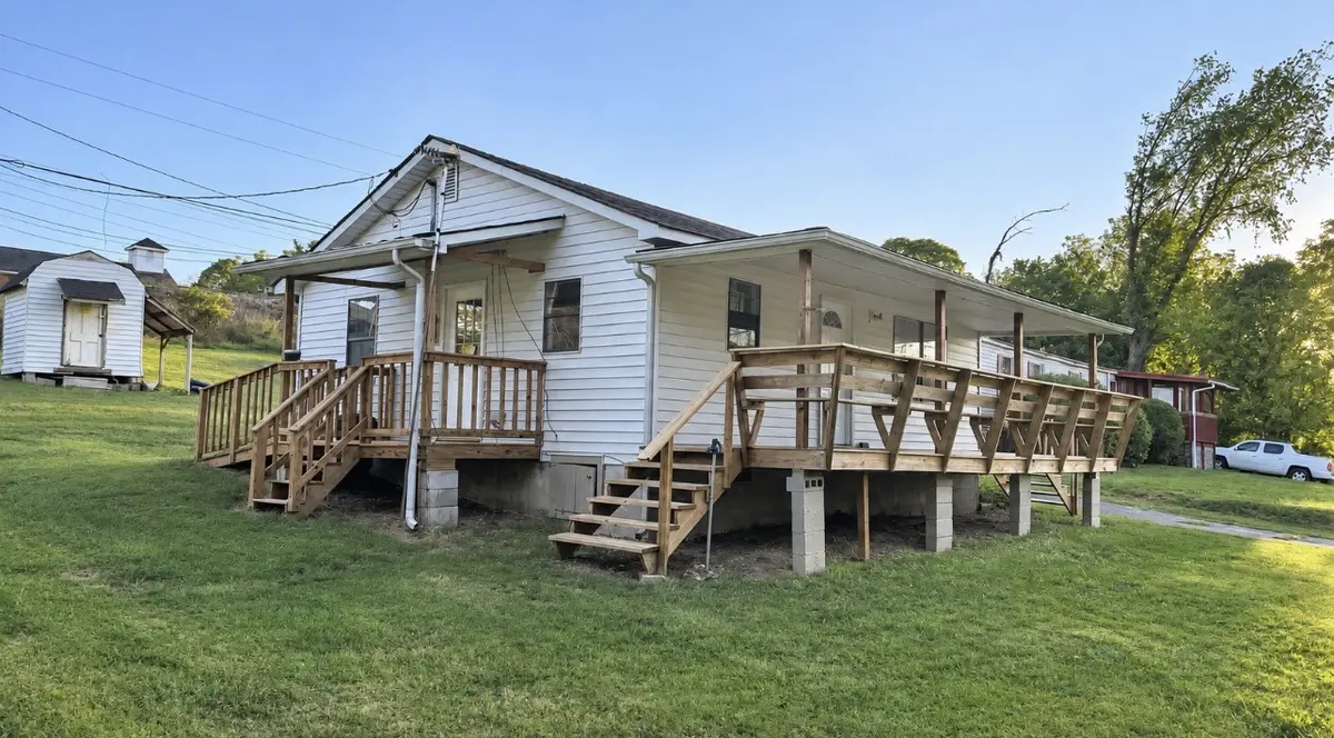 995 W Front St, Erin, TN 37061