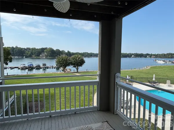 1332 Torrence CIR, Davidson, NC 28036