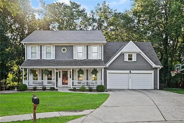 7645 N Lucerne CT, Kansas City, MO 64151