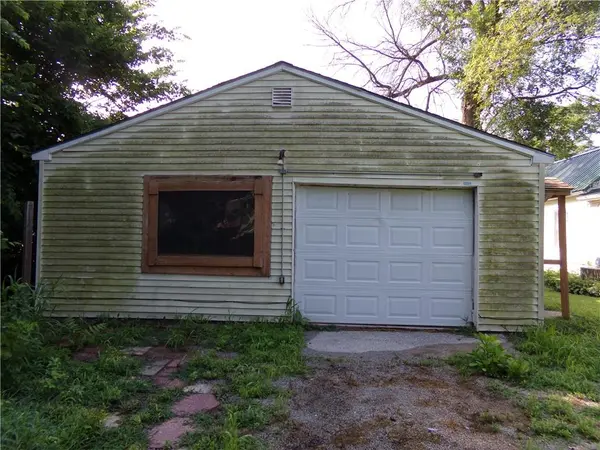 106 W 4th ST, Henrietta, MO 64036