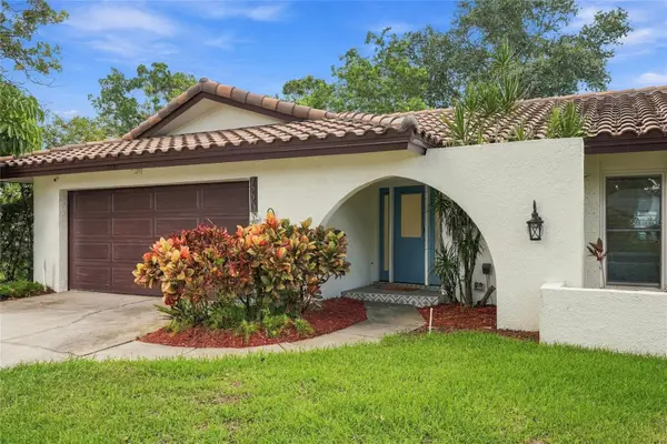 7220 SUNSHINE DR S, St Petersburg, FL 33705