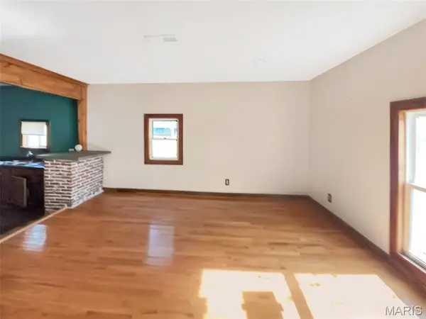 407 E Salling ST, Perry, MO 63462