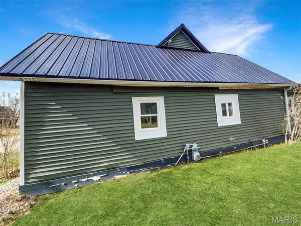 407 E Salling ST, Perry, MO 63462