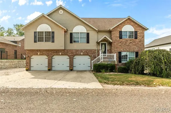 1581 Su Twan DR, Worden, IL 62097