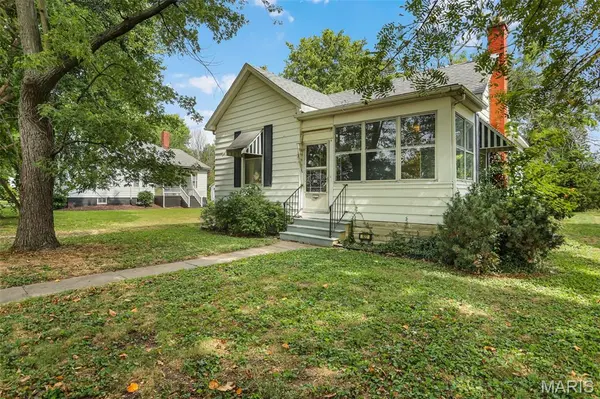 822 Troy RD, Edwardsville, IL 62025