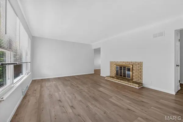 9091 Patrick DR, St John, MO 63114