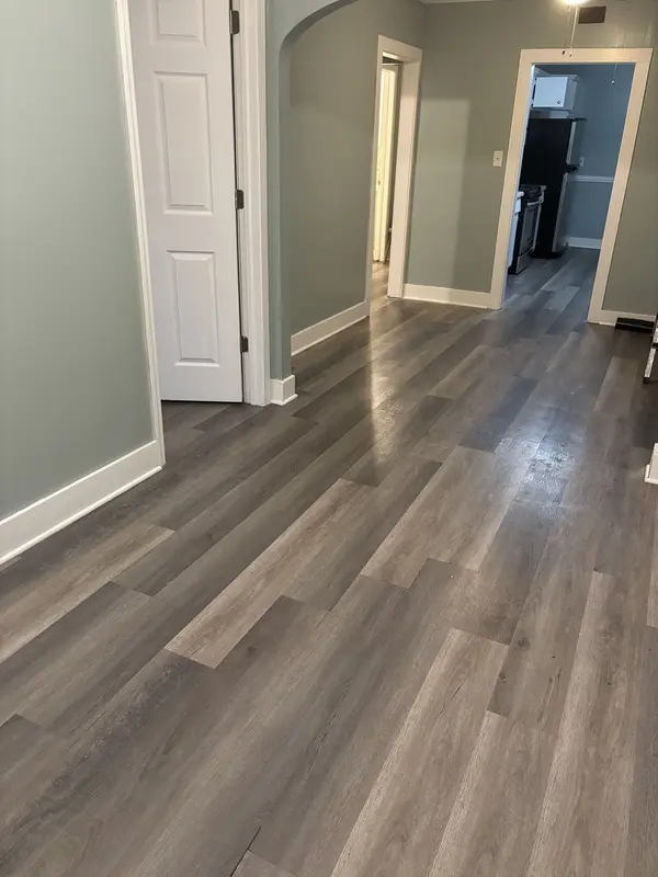 27W029 Oak ST, Hanover Park, IL 60133