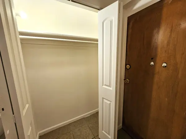5906 N Sheridan RD #3C, Chicago, IL 60660