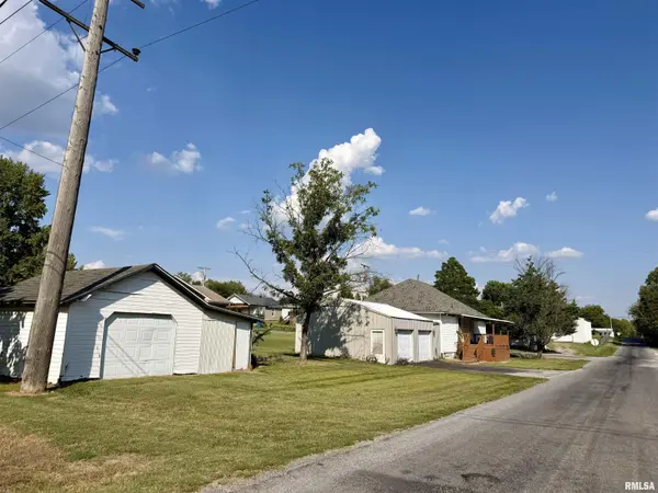1400 BURGESS ST, Johnston City, IL 62951