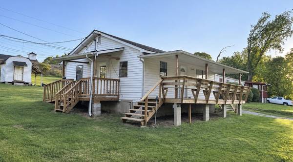 995 W Front St, Erin, TN 37061