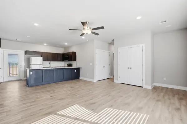 478 E Harper St, Valley Center, KS 67147-8948