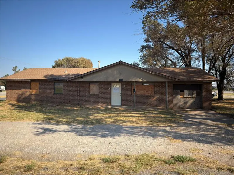 400 SE 3rd ST, Geary, OK 73040