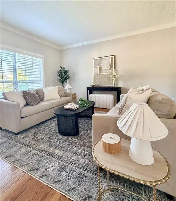 8925 W 132nd TER, Overland Park, KS 66213