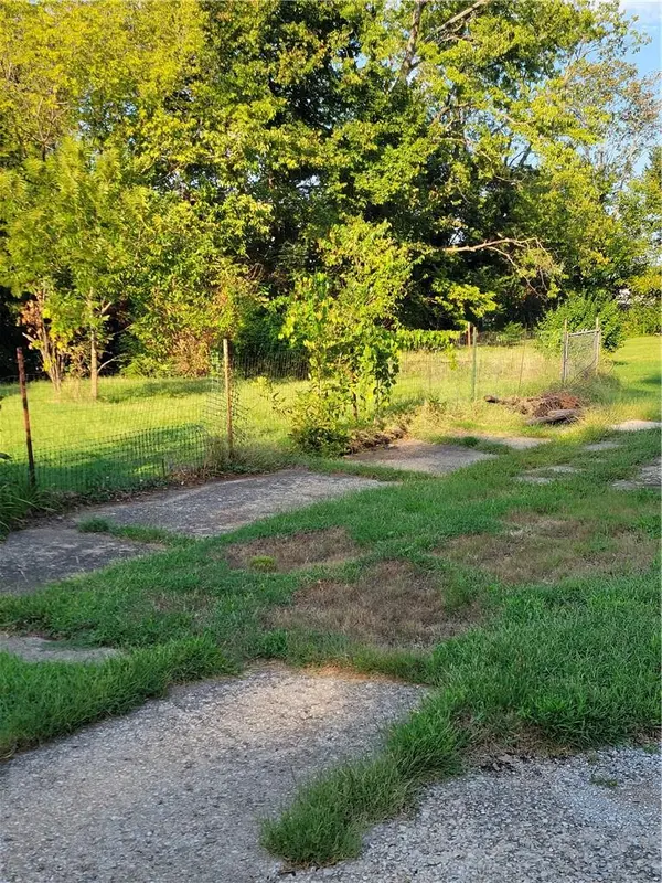 224 S Walnut ST, Olathe, KS 66061