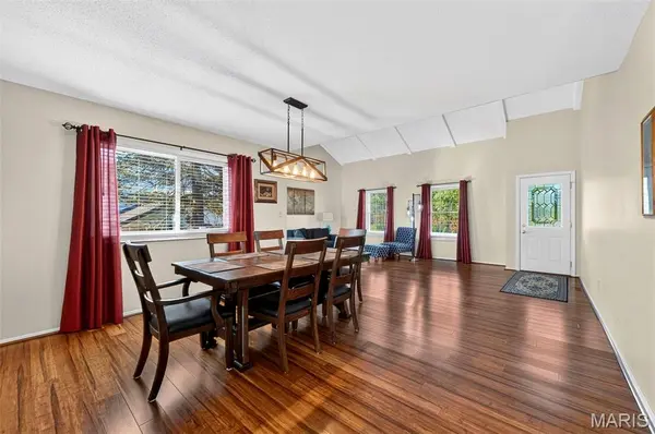 25 Vicksburg STA, St Charles, MO 63303