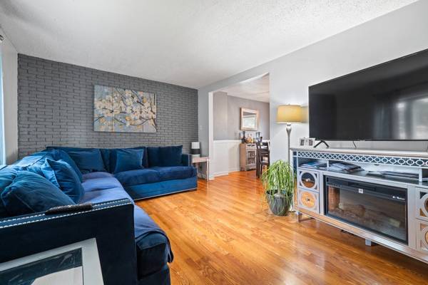 5242 W 63rd PL, Chicago, IL 60638
