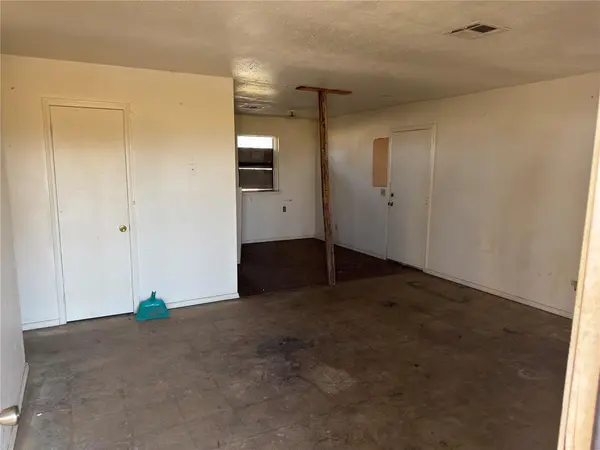 400 SE 3rd ST, Geary, OK 73040
