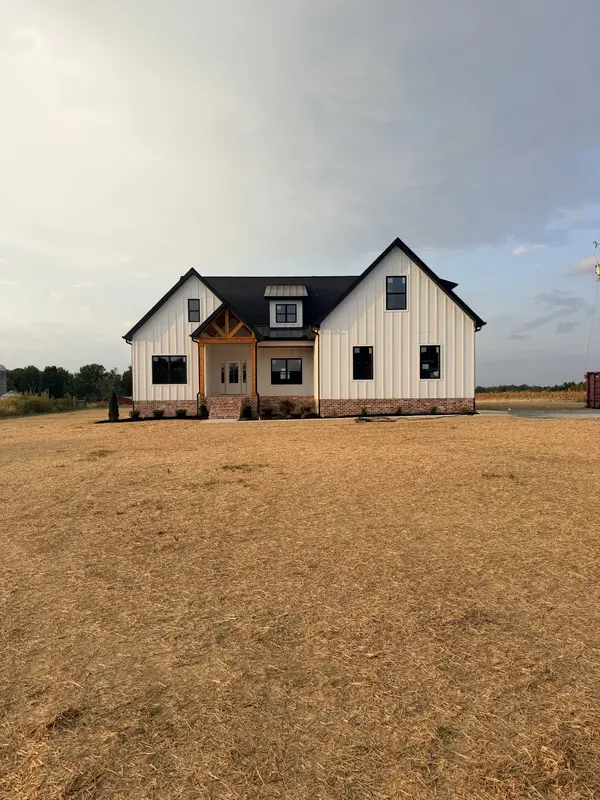 400 Jake Link Rd, Cottontown, TN 37048