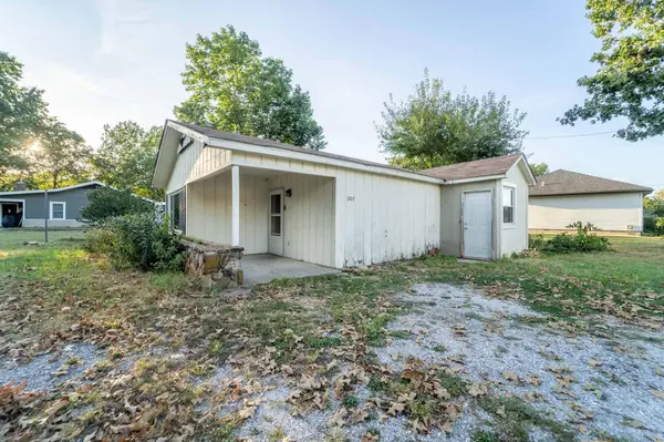 2107 S 18th AVE, Ozark, MO 65721