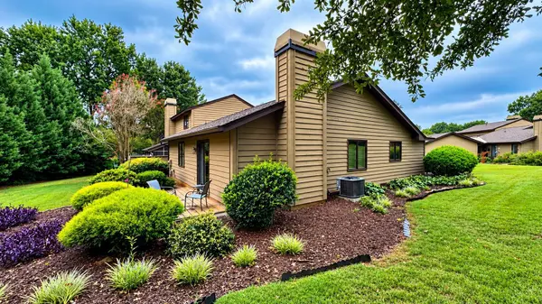 331 Skylark CIR, Greer, SC 29650