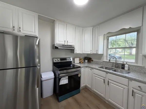 3139 SW Dorr ST, Topeka, KS 66604